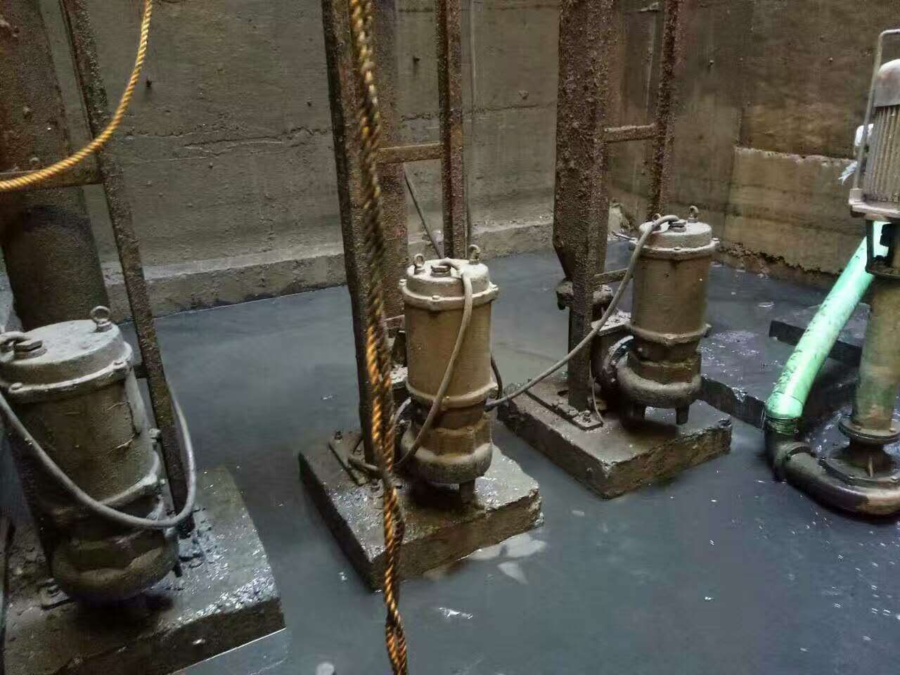 息烽污水池清理